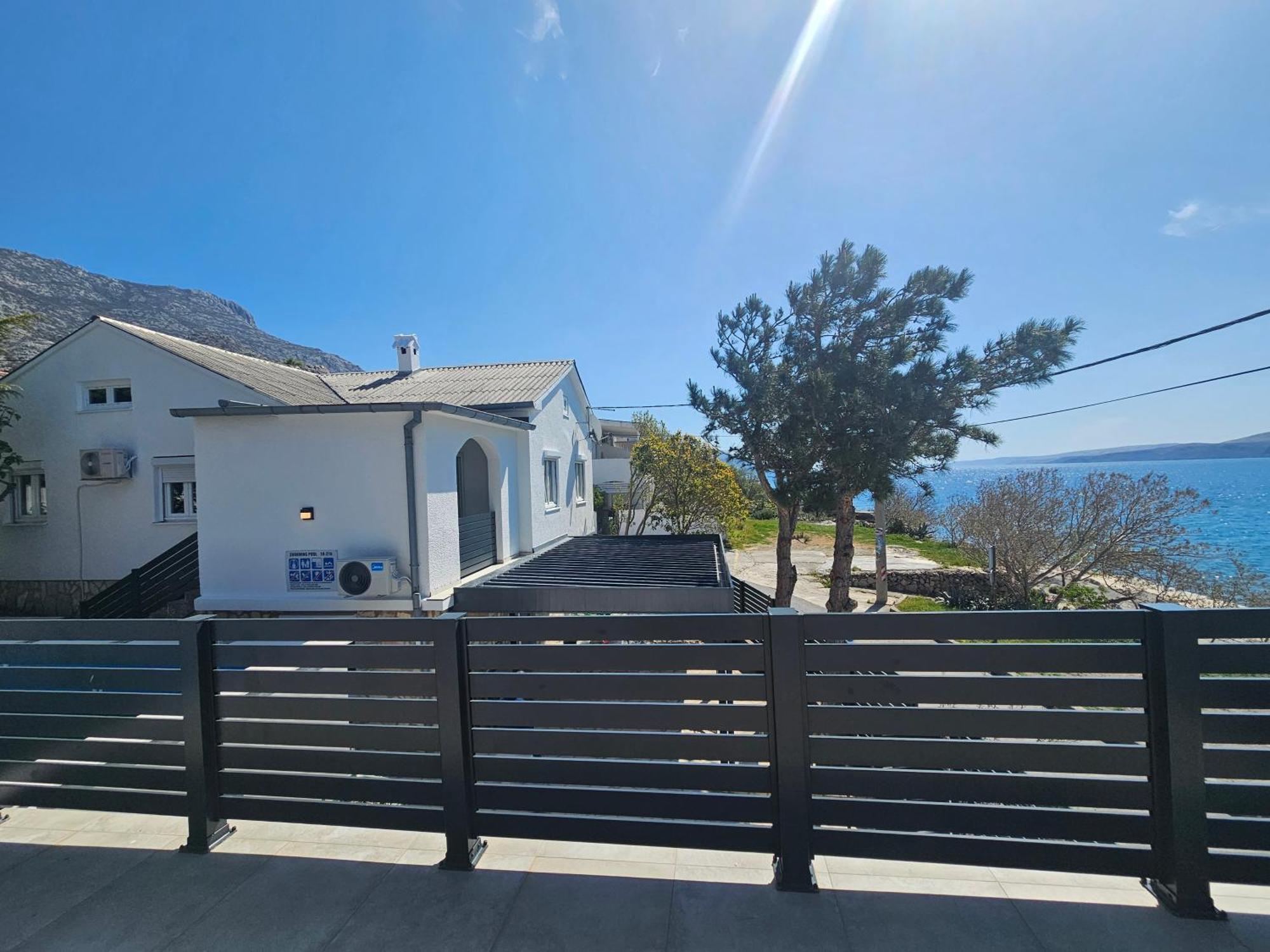 Beachfront House Ivana With Pool - Renovated 2025 세사리카 외부 사진